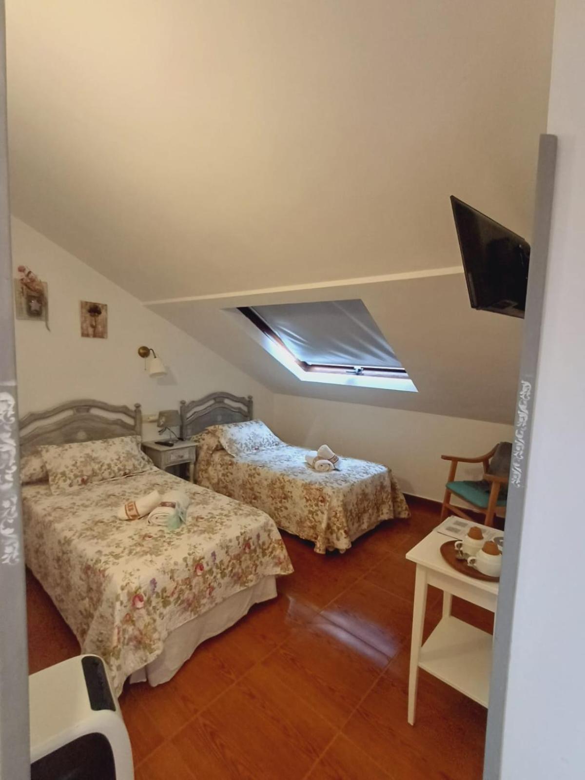 Hotel El Coterin Apartamentos Y Habitaciones อาเรนัส เด กาบราเลส ภายนอก รูปภาพ